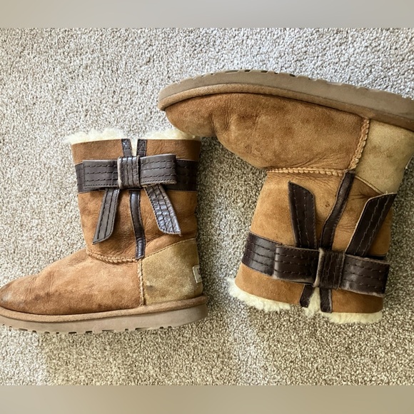 UGG Leather Side Bow Slip On Sherpa Lined Ankle Boots Size 6 - Picture 5 of 6